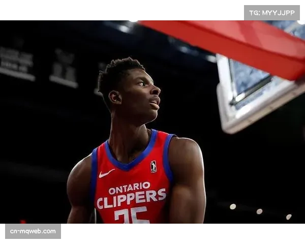 教练培训:NBA与学院合作举办暑期班,重点讲授现代防守体系的构建原则