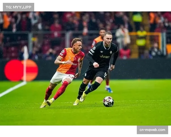 亚特兰大获得位置极佳任意球，库普梅纳斯射门击中横梁